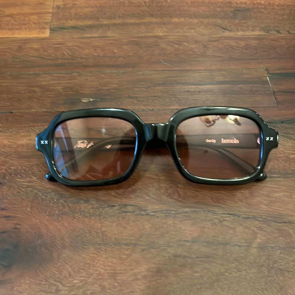 Lexxola Jordy Sunglasses in Pink